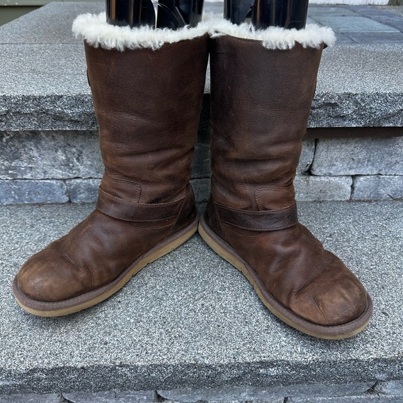 UGG Australia Kensington Brown Leather Boots with Shearling Lining - Picture 5 of 10